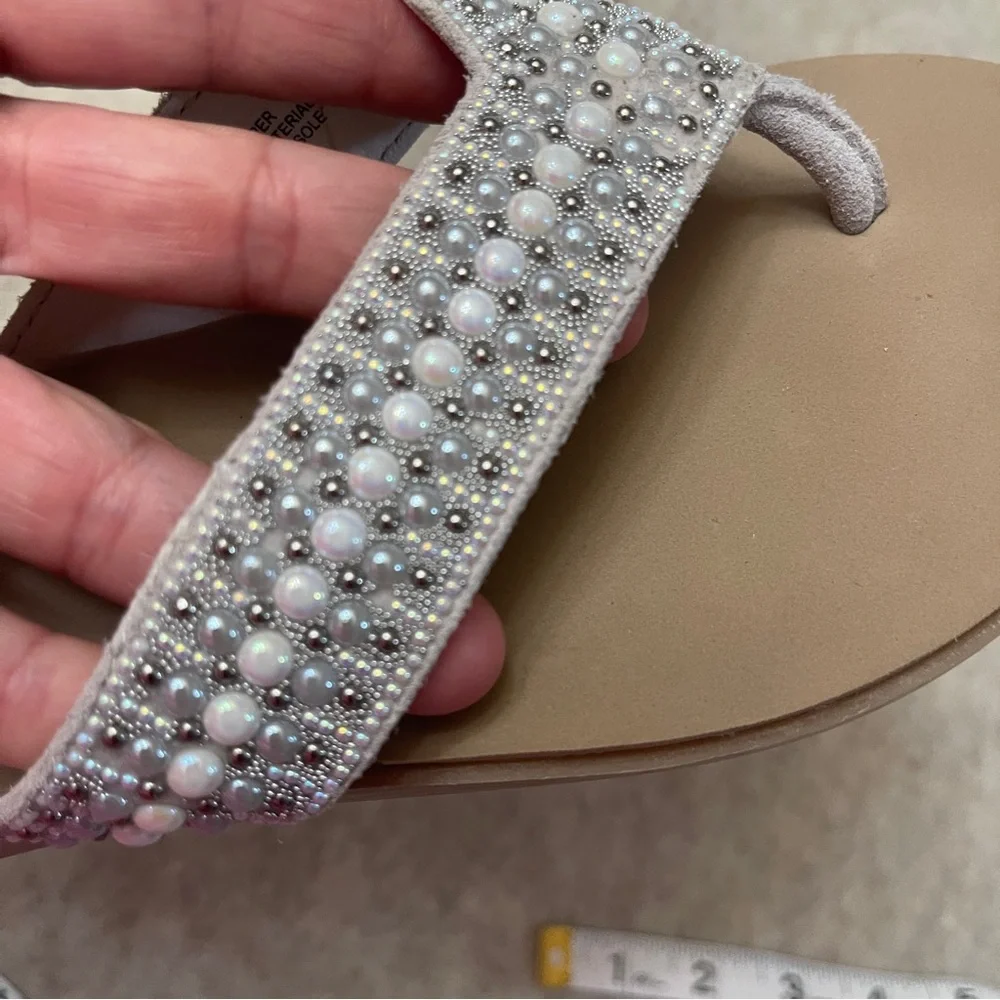 Yellow Box Debra Flip Flop Sandals Faux Pearl Leather Women’s Size 6.5